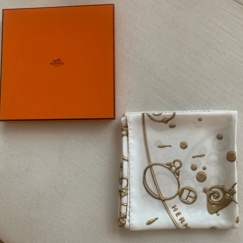 Hermes silk 90cm Cheval Fusion White and Gold Scarf - Picture 2 of 11